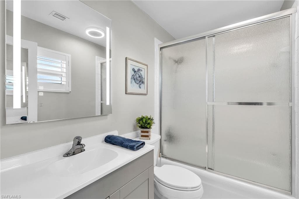 975 9th Ave S 16, Naples, FL 34102-6