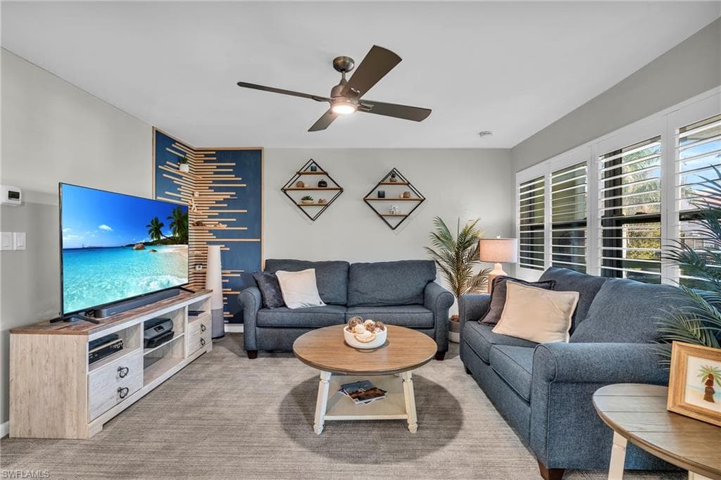 975 9th Ave S 16, Naples, FL 34102-7