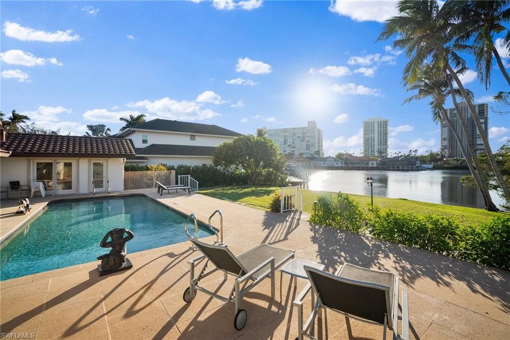 319 Pirates Bight, Naples, FL 34103-23