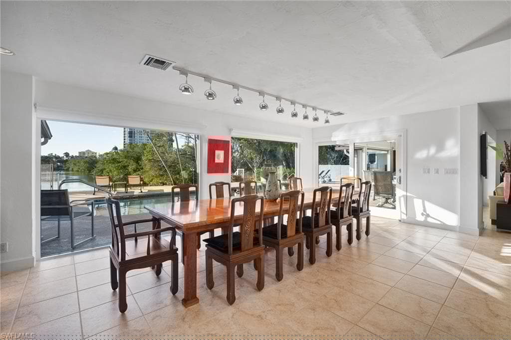 319 Pirates Bight, Naples, FL 34103-25