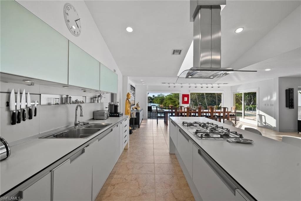 319 Pirates Bight, Naples, FL 34103-27