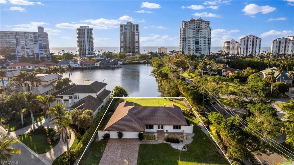 319 Pirates Bight, Naples, FL 34103-3