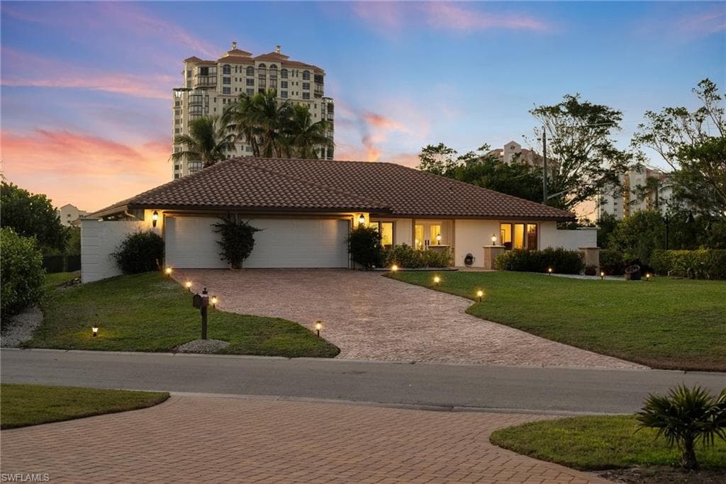 319 Pirates Bight, Naples, FL 34103-4
