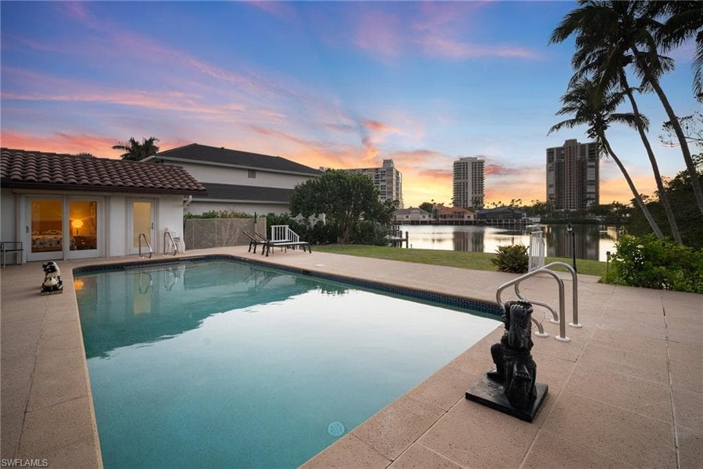 319 Pirates Bight, Naples, FL 34103-5