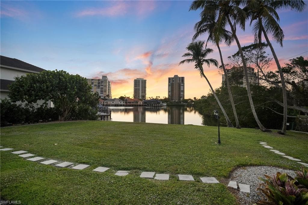 319 Pirates Bight, Naples, FL 34103-6