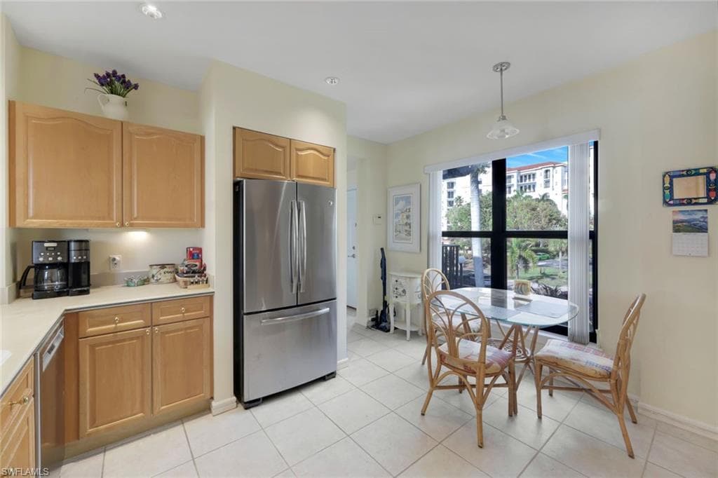 402 La Peninsula Blvd 402, Naples, FL 34113-9
