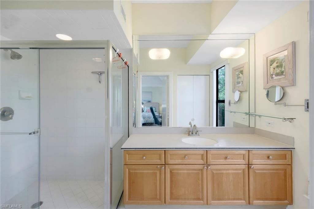 402 La Peninsula Blvd 402, Naples, FL 34113-17