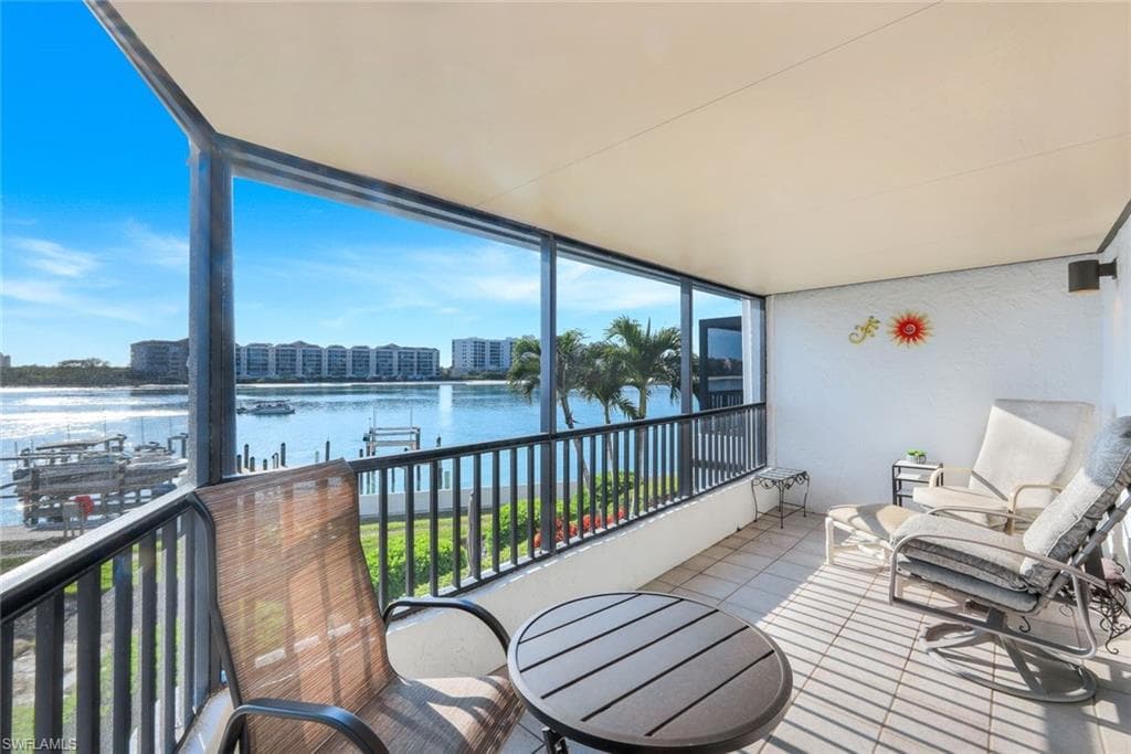 402 La Peninsula Blvd 402, Naples, FL 34113-18