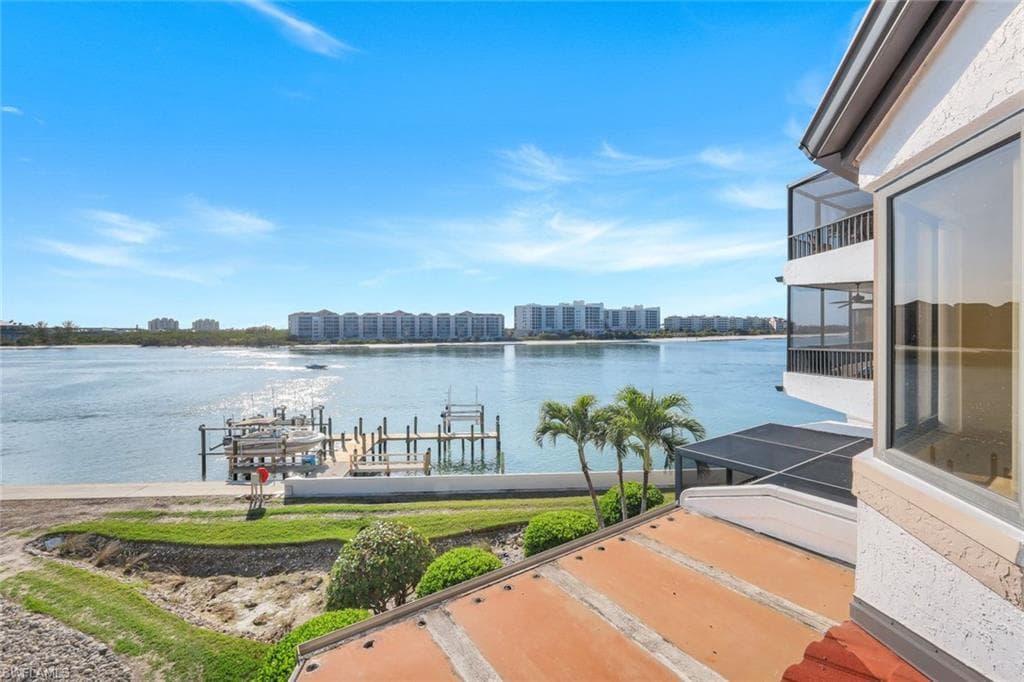 402 La Peninsula Blvd 402, Naples, FL 34113-21