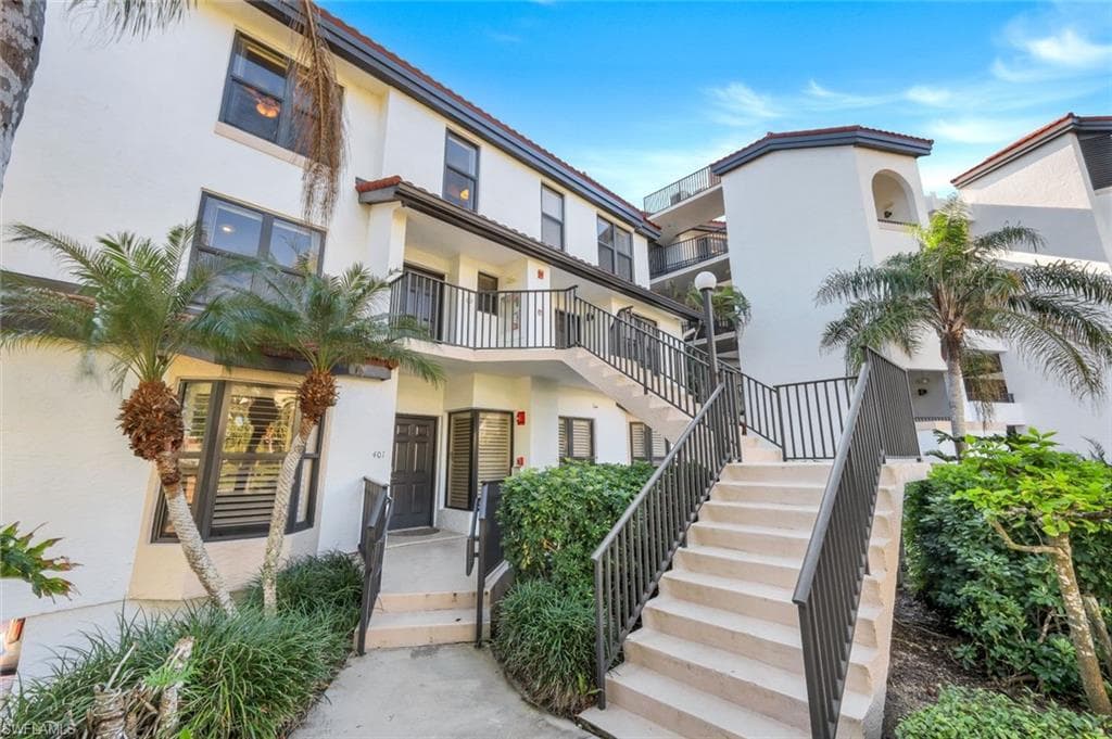 402 La Peninsula Blvd 402, Naples, FL 34113-22