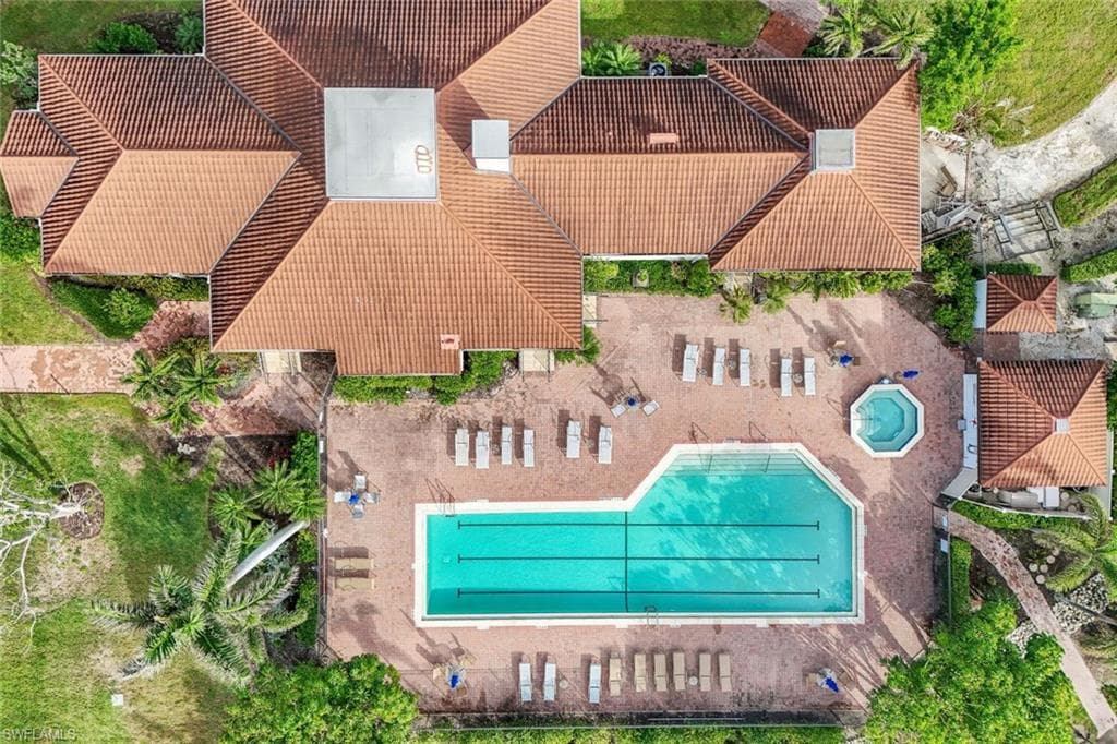 402 La Peninsula Blvd 402, Naples, FL 34113-23