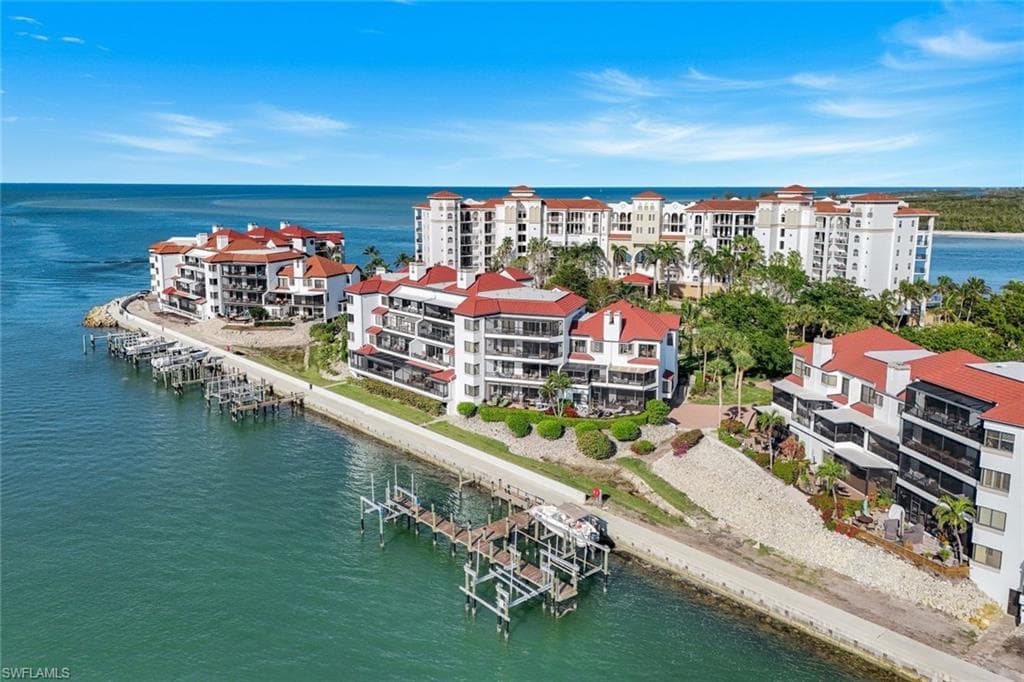 402 La Peninsula Blvd 402, Naples, FL 34113-26
