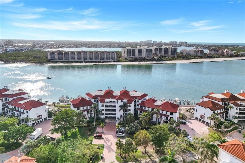 402 La Peninsula Blvd 402, Naples, FL 34113-2