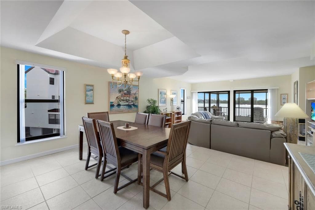402 La Peninsula Blvd 402, Naples, FL 34113-8