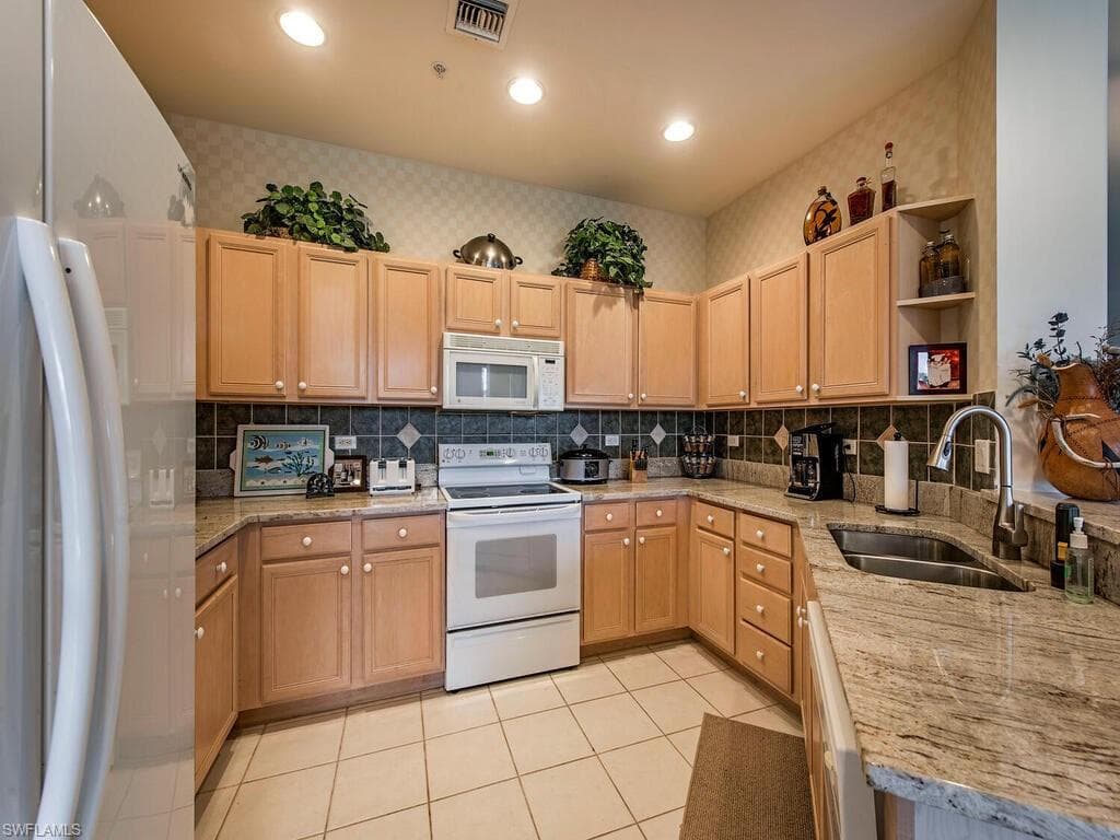 8225 Danbury Blvd E 1-102, Naples, FL 34120-8