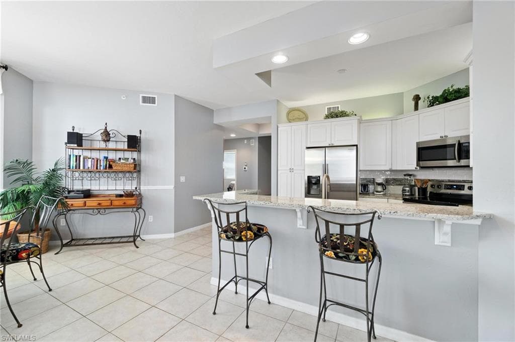 470 Launch Cir V205, Naples, FL 34108-9