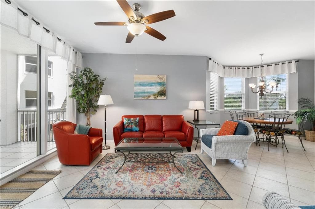 470 Launch Cir V205, Naples, FL 34108-11