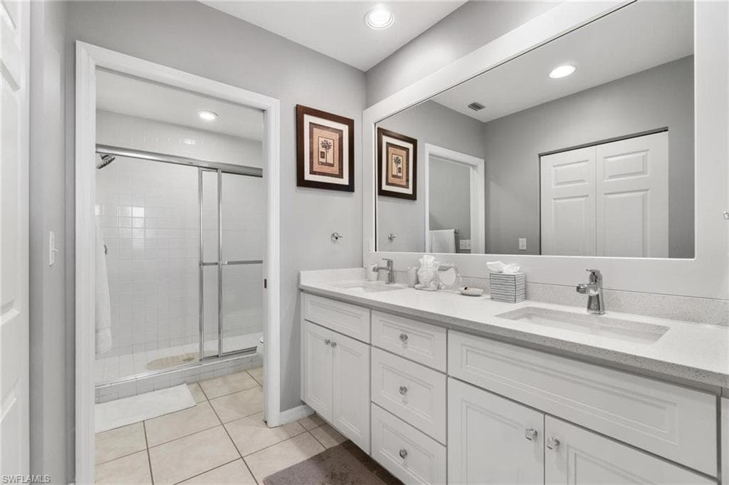 470 Launch Cir V205, Naples, FL 34108-17