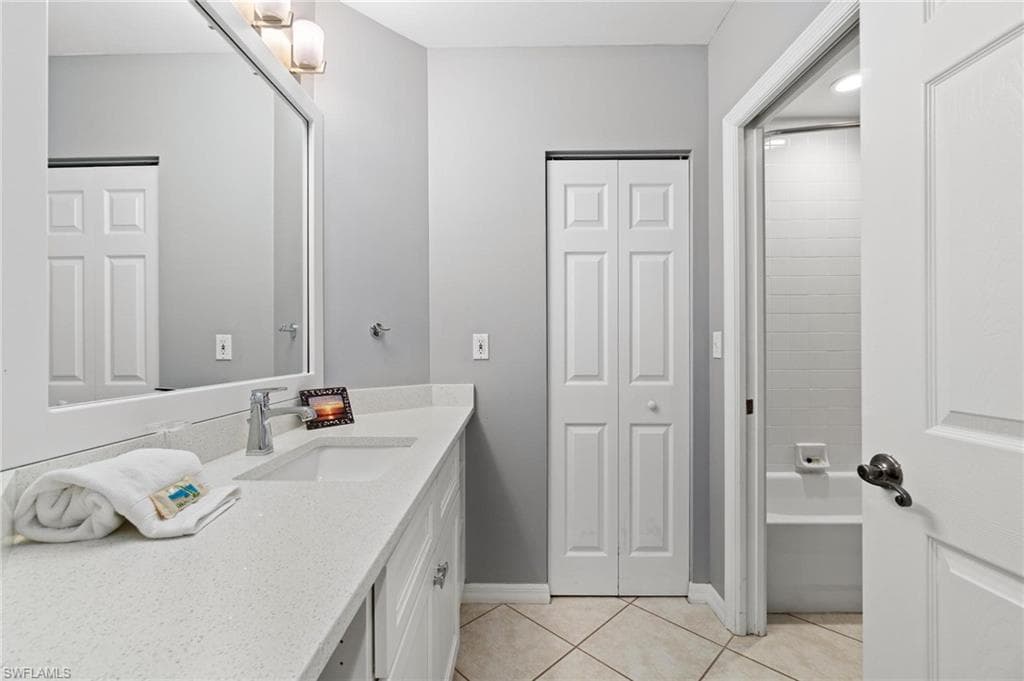 470 Launch Cir V205, Naples, FL 34108-21