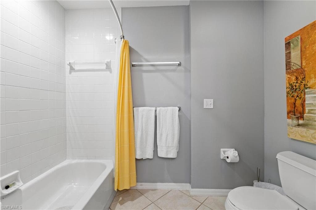 470 Launch Cir V205, Naples, FL 34108-22