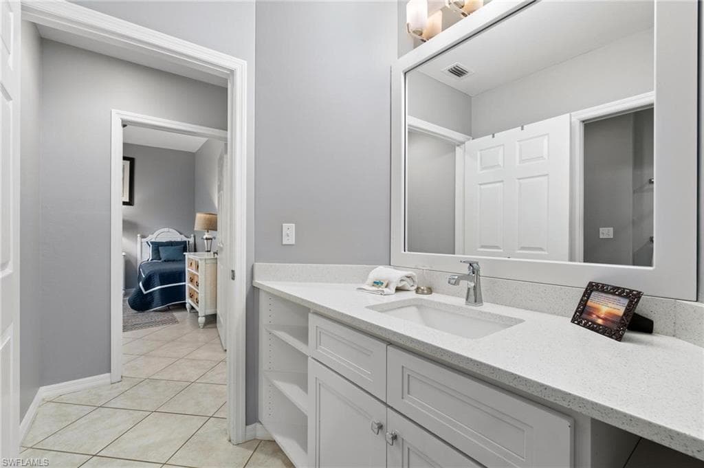 470 Launch Cir V205, Naples, FL 34108-24