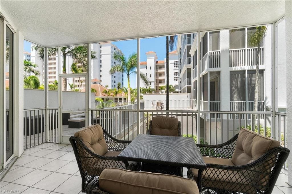 470 Launch Cir V205, Naples, FL 34108-25