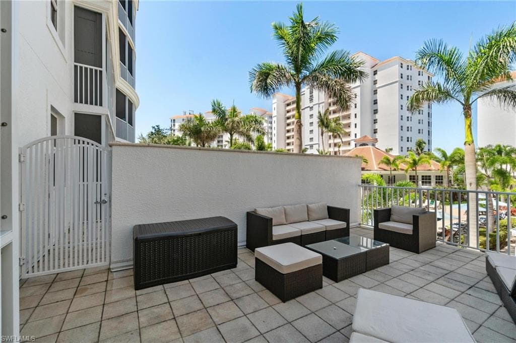470 Launch Cir V205, Naples, FL 34108-27