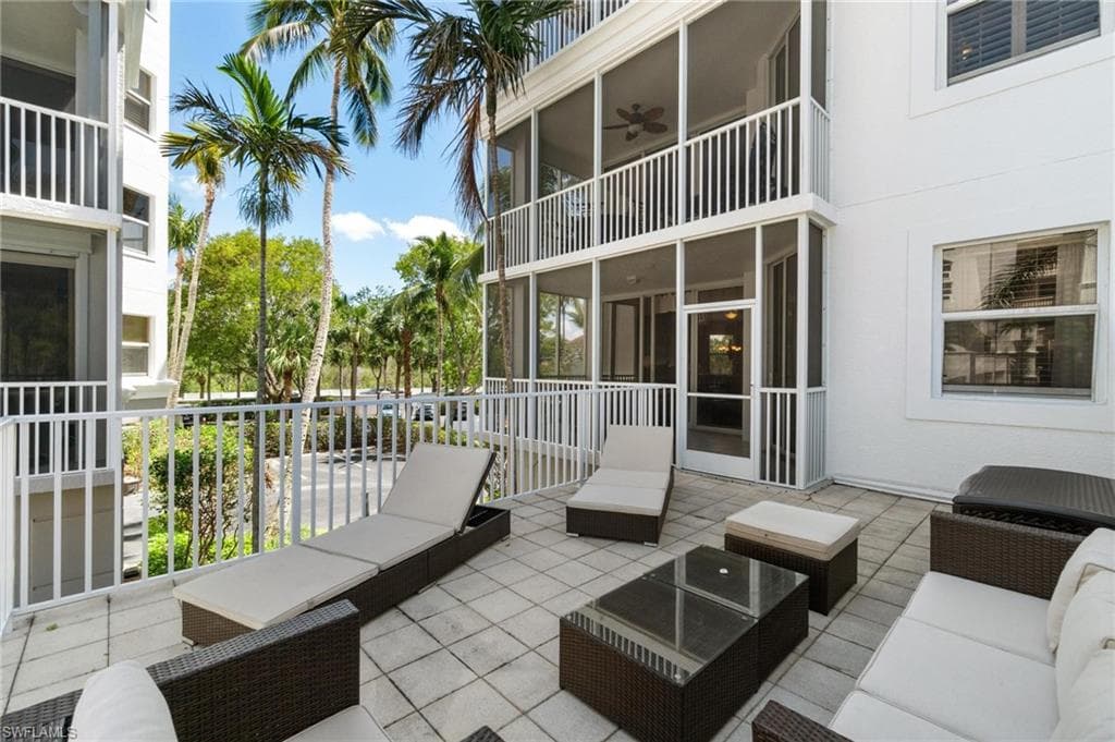 470 Launch Cir V205, Naples, FL 34108-28