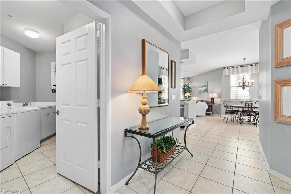 470 Launch Cir V205, Naples, FL 34108-30