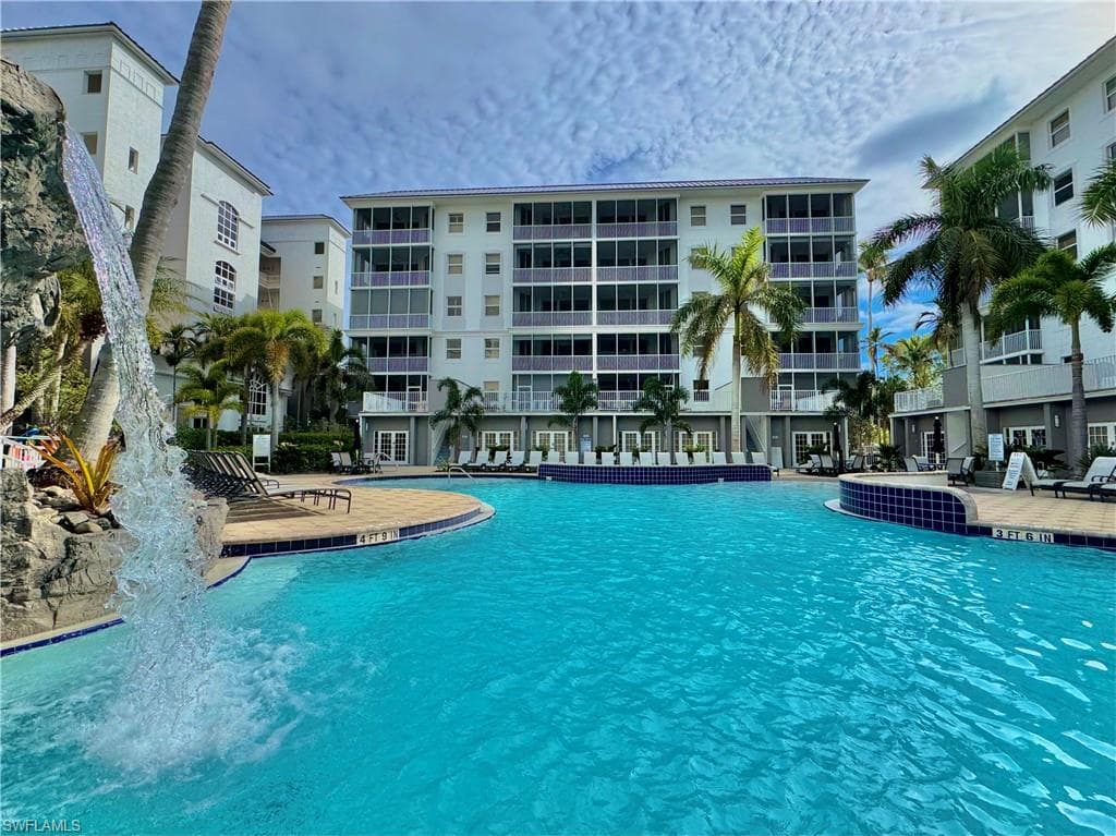 470 Launch Cir V205, Naples, FL 34108-33