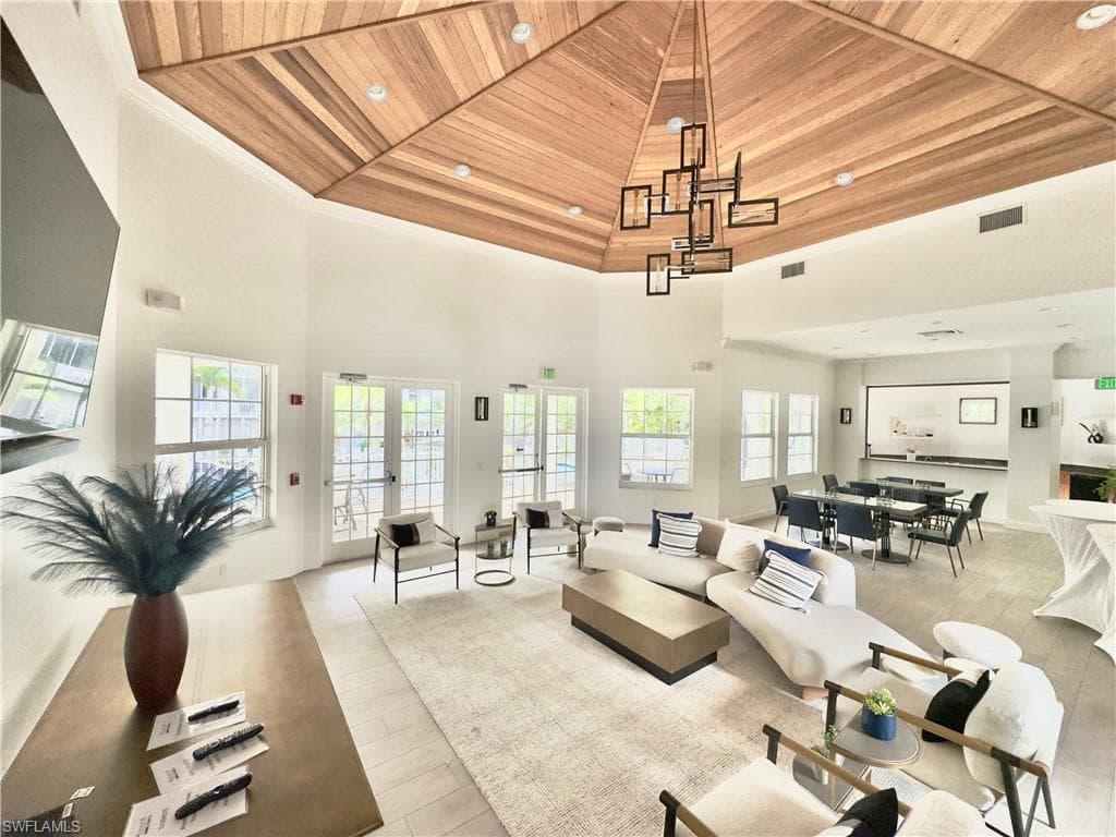 470 Launch Cir V205, Naples, FL 34108-34