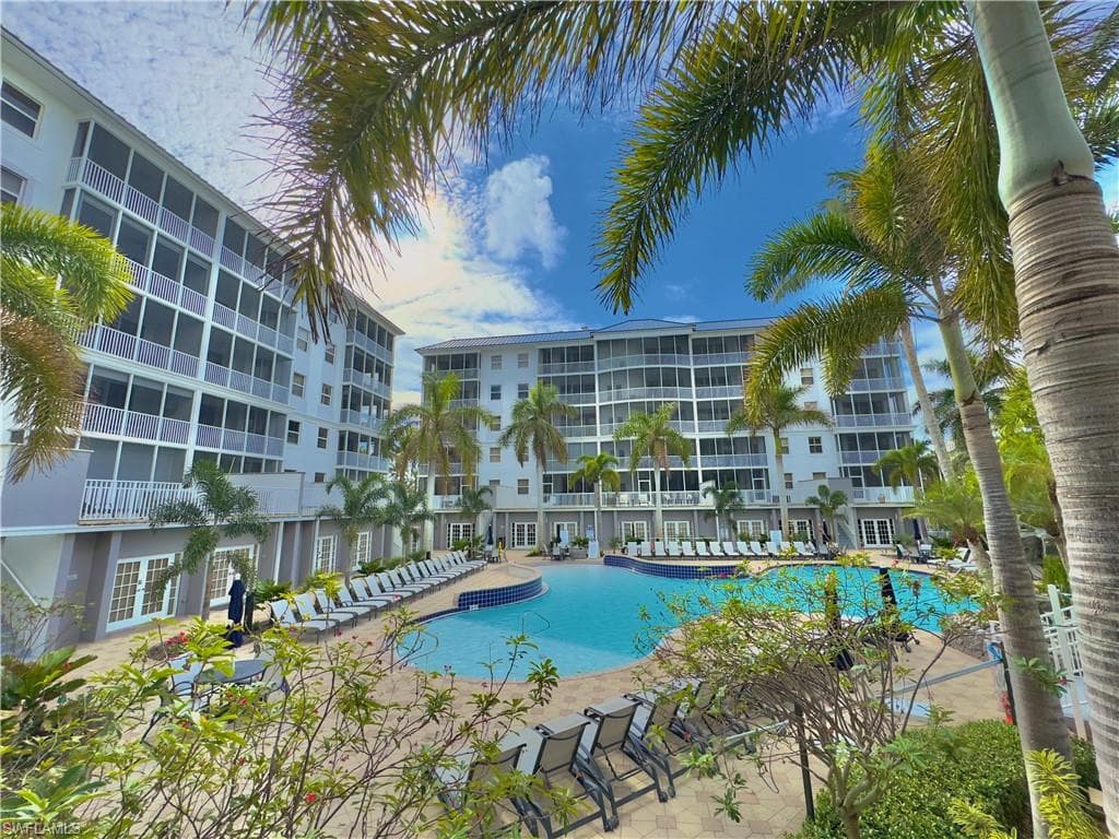 470 Launch Cir V205, Naples, FL 34108-44