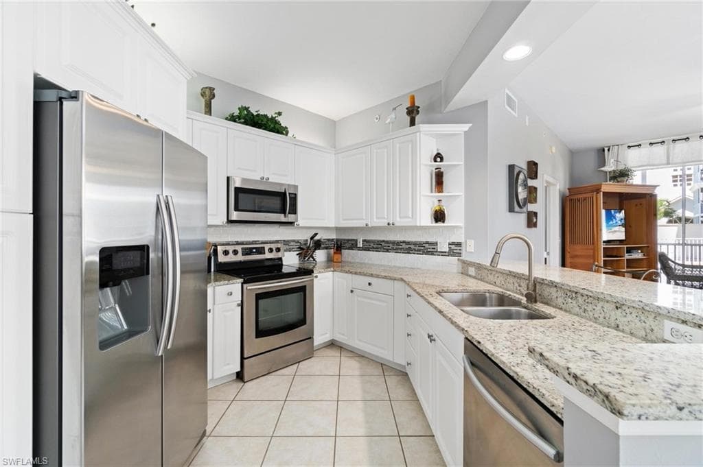 470 Launch Cir V205, Naples, FL 34108-5