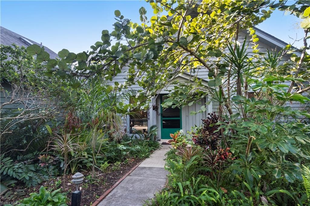 1323 Solana Rd, Naples, FL 34103-1