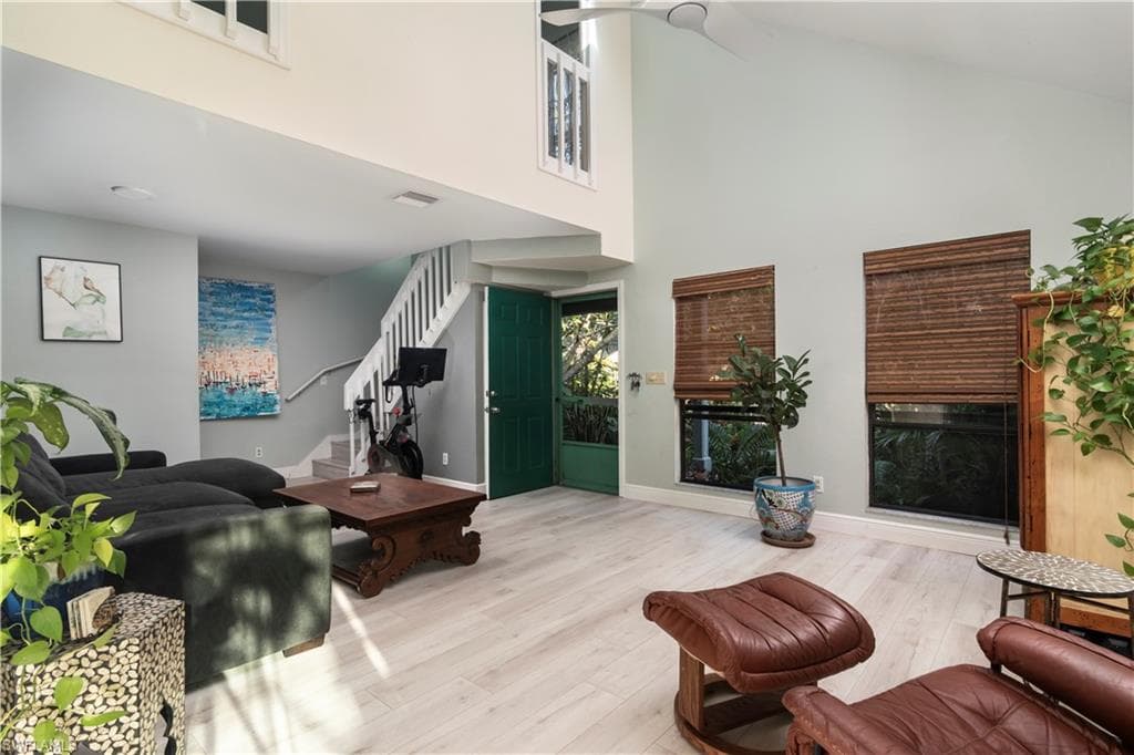 1323 Solana Rd, Naples, FL 34103-3