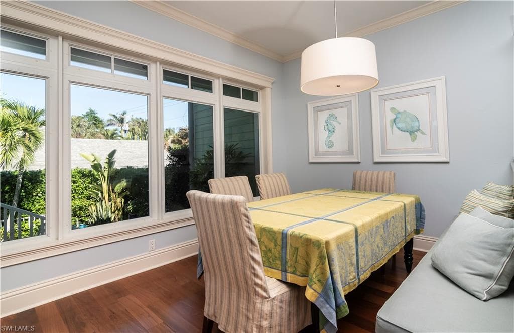 645 Broad Ave S, Naples, FL 34102-9