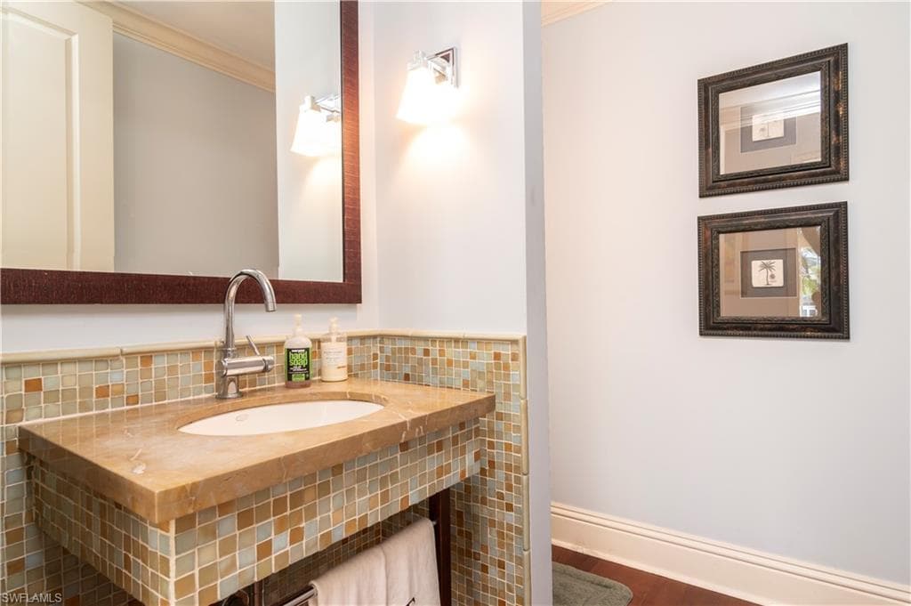 645 Broad Ave S, Naples, FL 34102-11