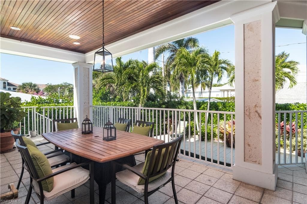 645 Broad Ave S, Naples, FL 34102-13