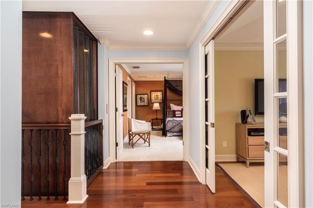 645 Broad Ave S, Naples, FL 34102-19
