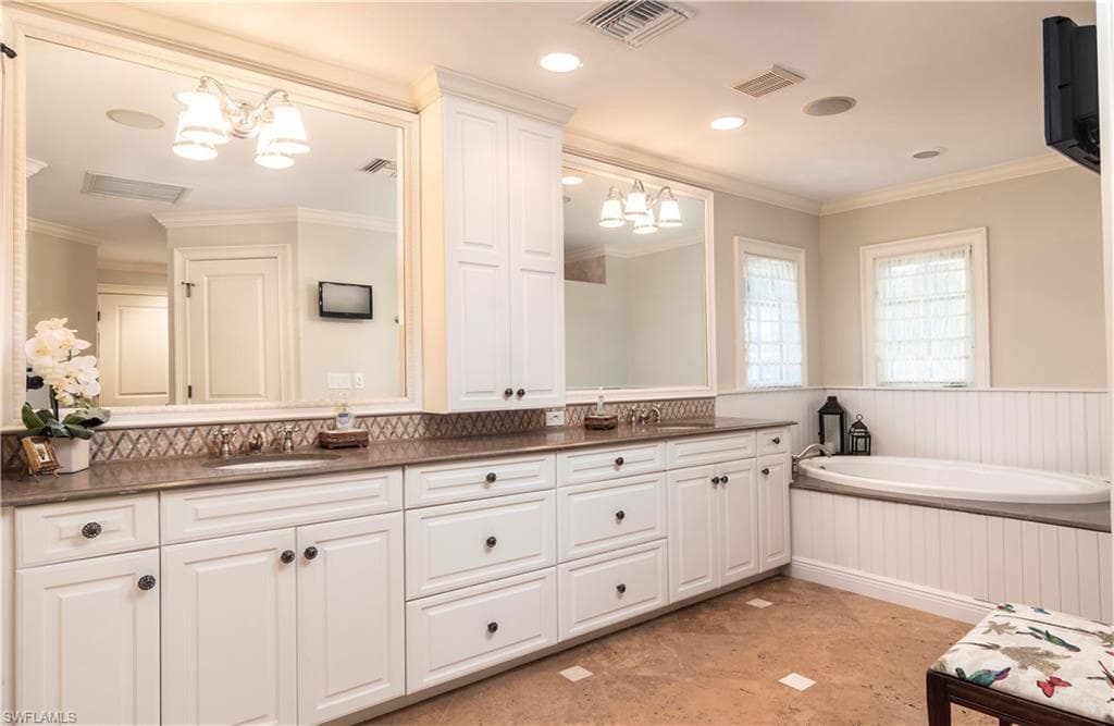 645 Broad Ave S, Naples, FL 34102-22