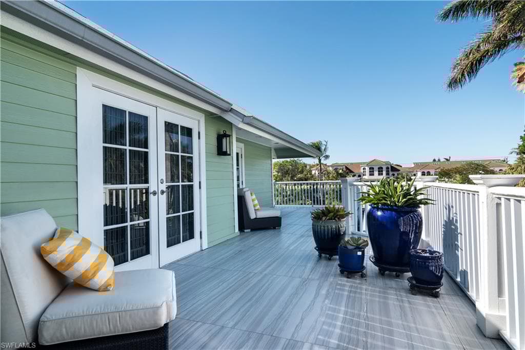645 Broad Ave S, Naples, FL 34102-24