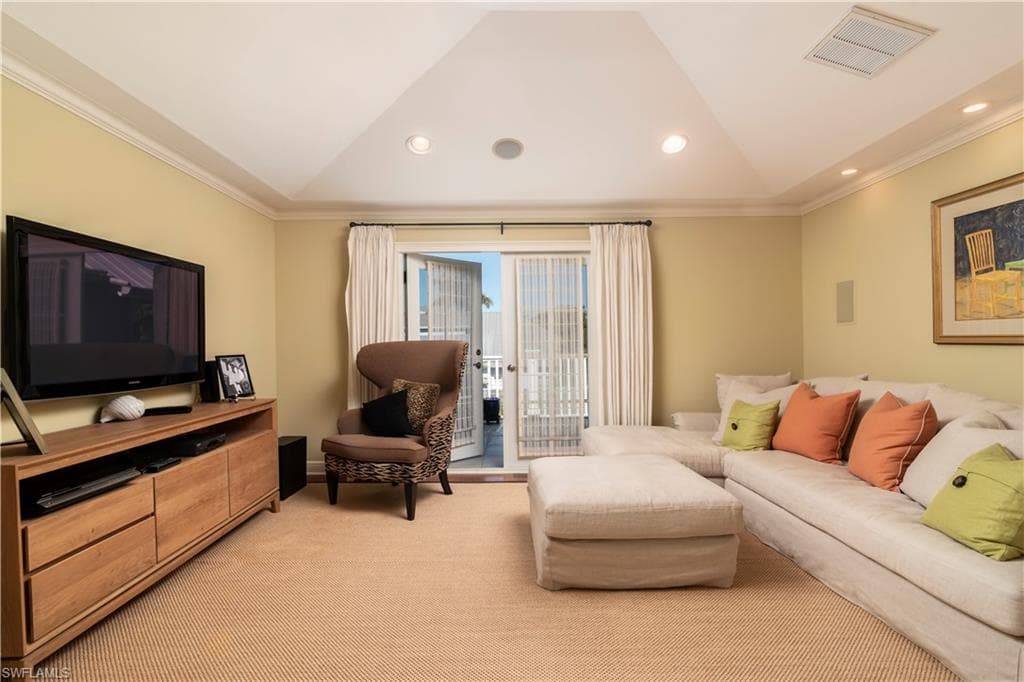 645 Broad Ave S, Naples, FL 34102-29