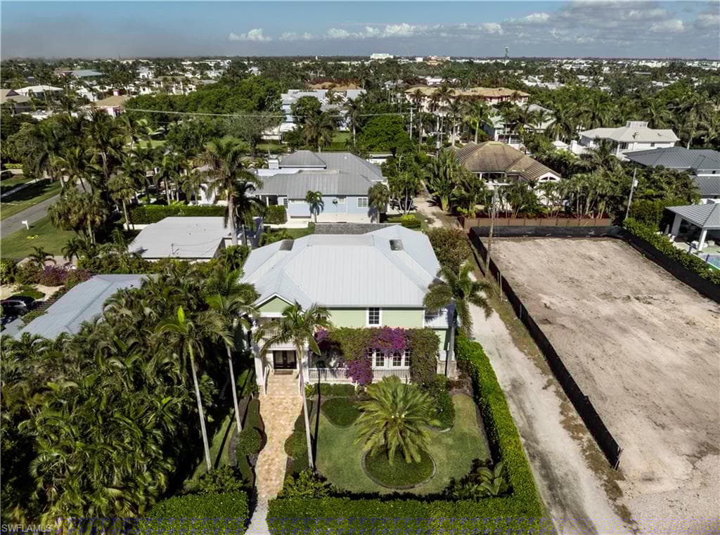 645 Broad Ave S, Naples, FL 34102-32