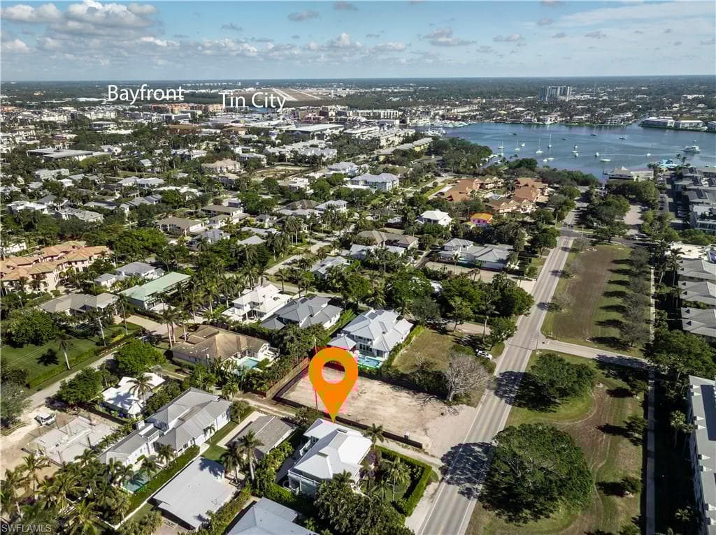 645 Broad Ave S, Naples, FL 34102-35