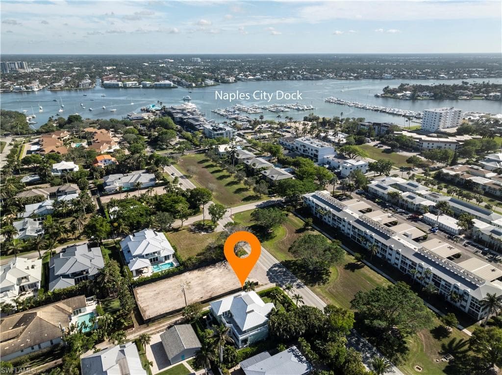 645 Broad Ave S, Naples, FL 34102-36