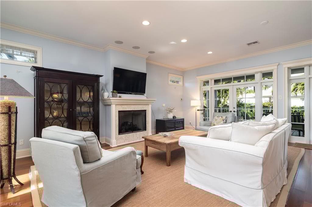 645 Broad Ave S, Naples, FL 34102-4