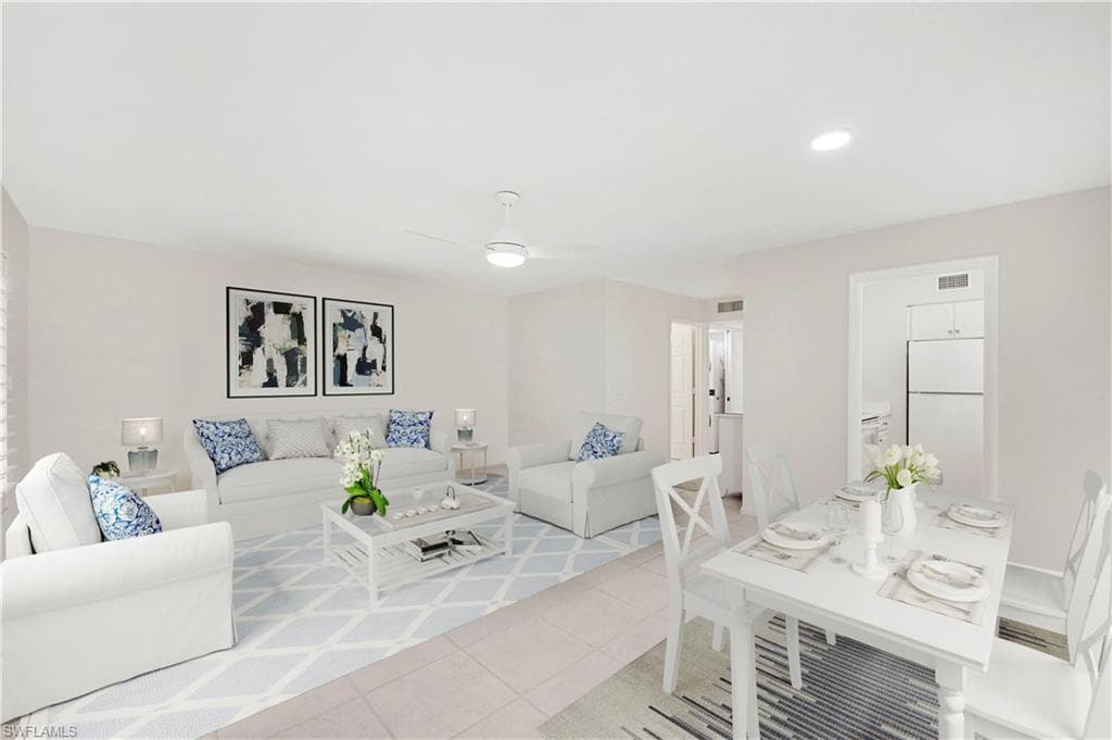 290 4th St S 202, Naples, FL 34102-9