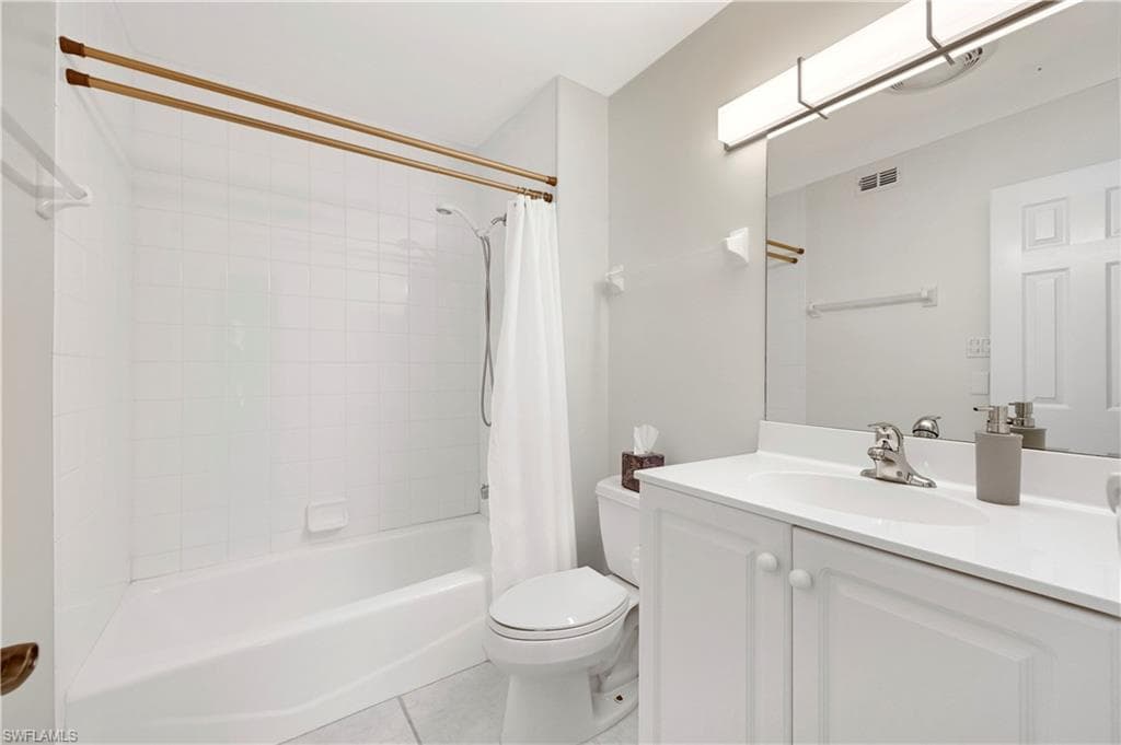 290 4th St S 202, Naples, FL 34102-15