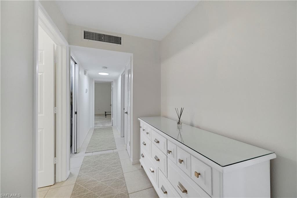 290 4th St S 202, Naples, FL 34102-19