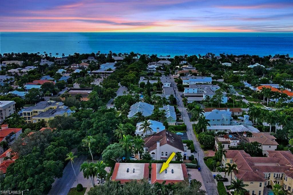 290 4th St S 202, Naples, FL 34102-6